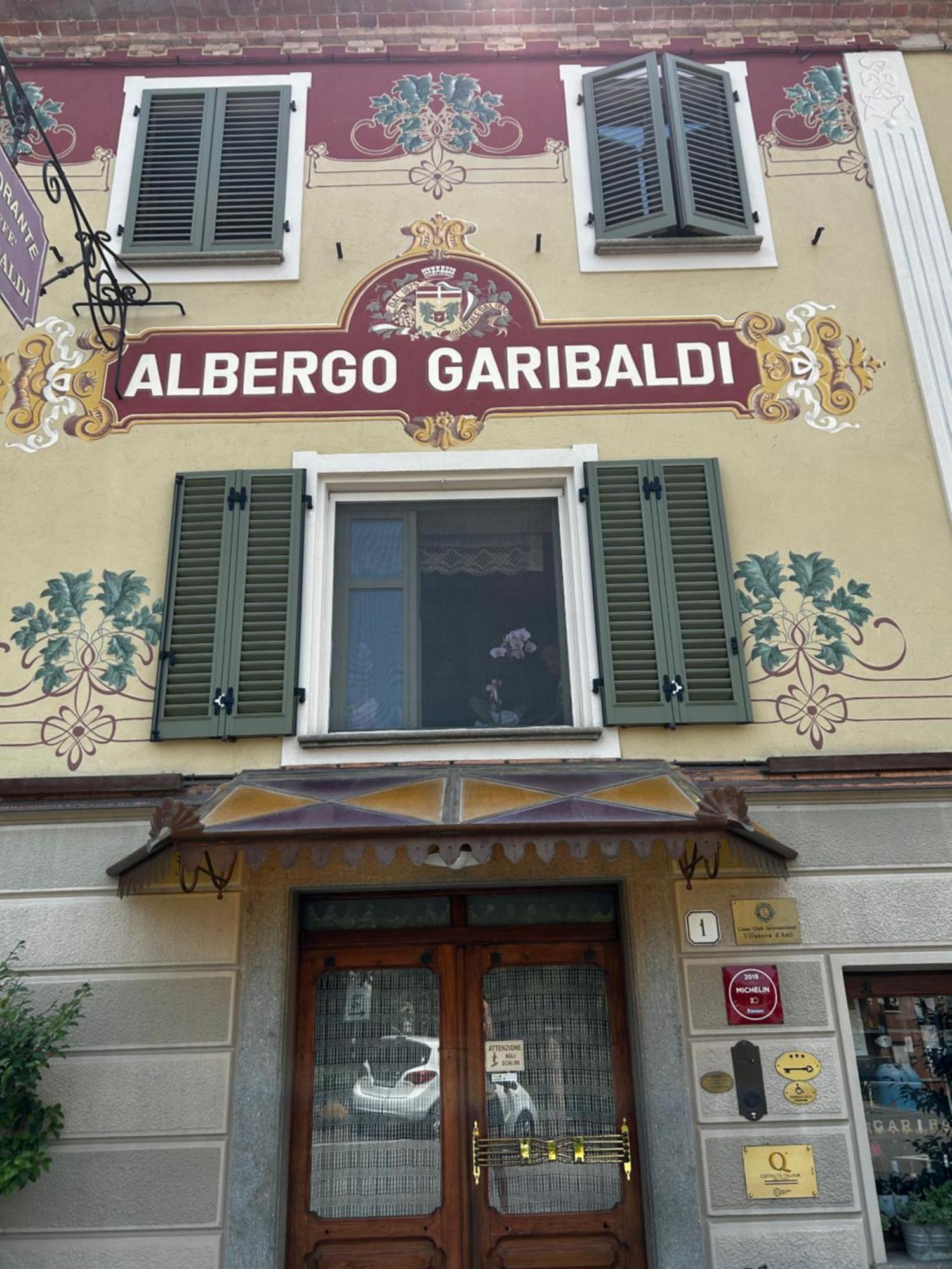 Albergo Ristorante Garibaldi 시스테르나 다스티 외부 사진