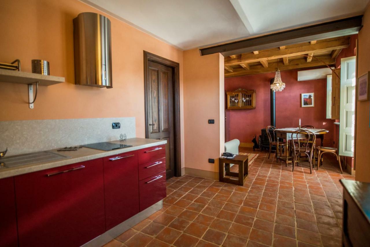 Albergo Ristorante Garibaldi 시스테르나 다스티 외부 사진