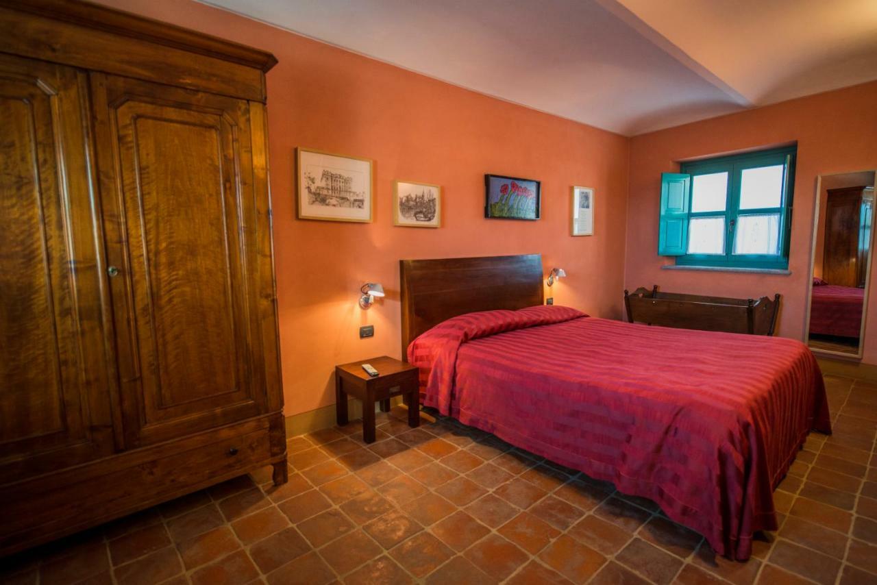 Albergo Ristorante Garibaldi 시스테르나 다스티 외부 사진