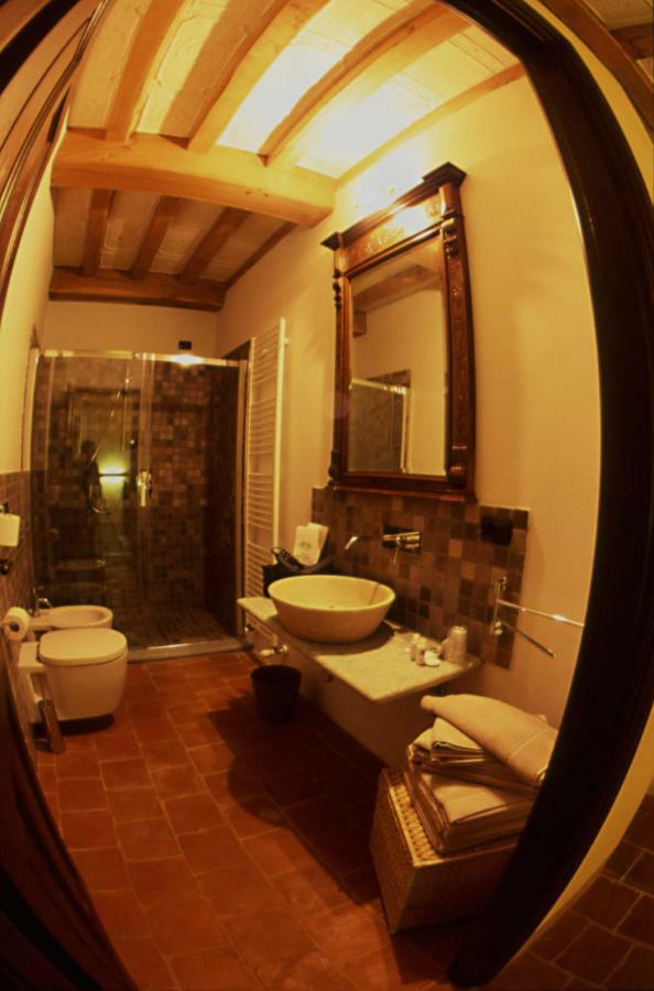 Albergo Ristorante Garibaldi 시스테르나 다스티 외부 사진